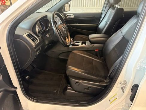 Used 2022 Jeep Grand Cherokee Laredo X AWD/4WD image 17