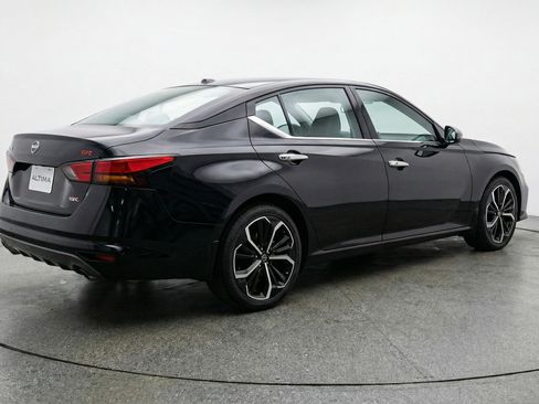 Used 2025 Nissan Altima 2.5 SR image 9