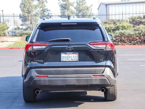 Used 2021 Toyota RAV4 LE FWD image 6