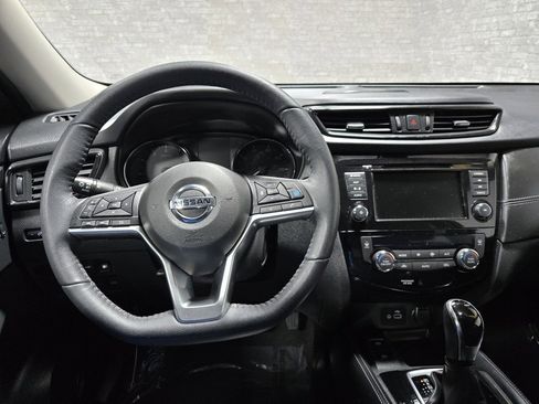 Used 2020 Nissan Rogue SL image 16