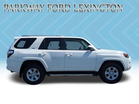 Used 2016 Toyota 4Runner SR5 image 4