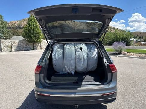 Used 2023 Volkswagen Tiguan SE w/ Panoramic Sunroof Package FWD image 7