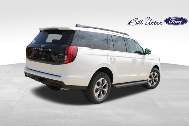 New 2027 Ford Expedition Active RWD image 3