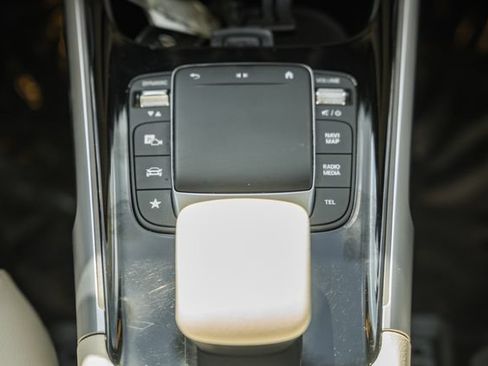 Certified 2022 Mercedes-Benz GLB 250 4MATIC image 25