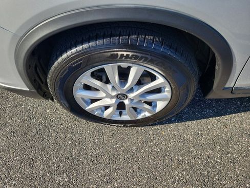 Used 2018 Nissan Rogue SV FWD image 5