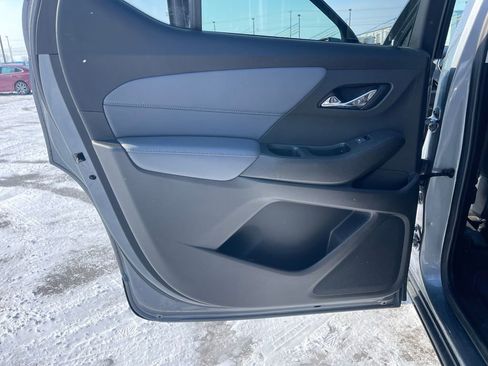 Used 2021 Chevrolet Traverse LT image 21