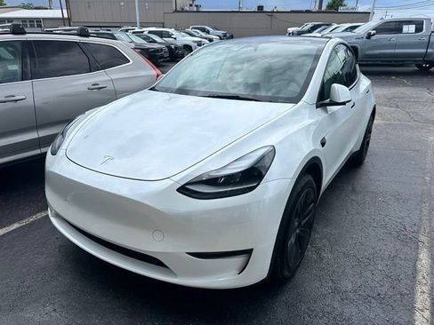 Used 2025 Tesla Model Y Long Range RWD image 4