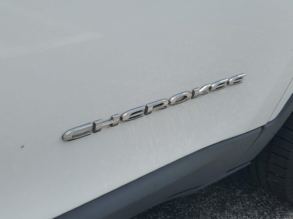 Used 2019 Jeep Cherokee Limited AWD/4WD image 6