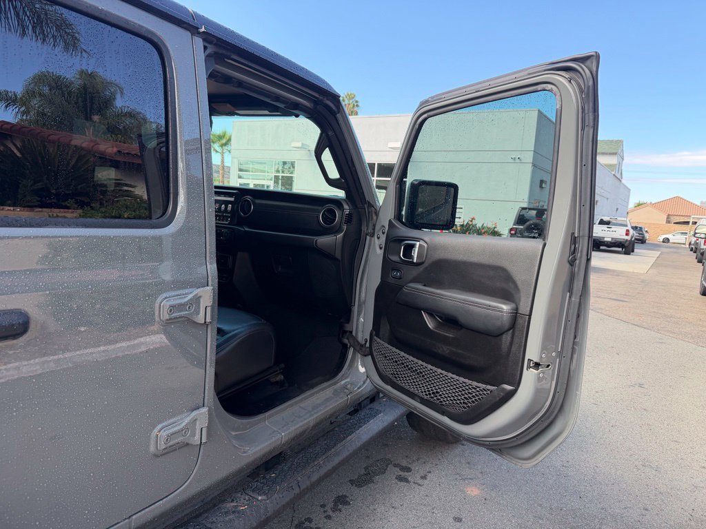 Used 2023 Jeep Wrangler Unlimited Sahara AWD/4WD image 15