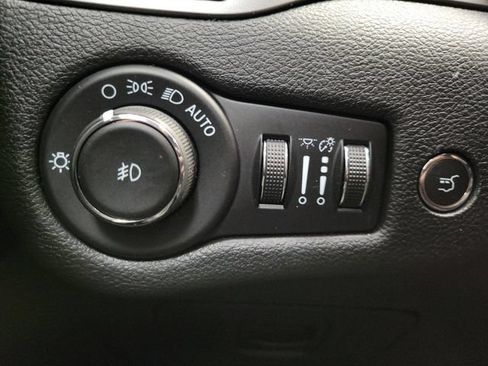 Used 2021 Jeep Cherokee Limited AWD/4WD image 15