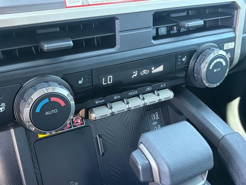 Certified 2025 Toyota Tacoma SR5 AWD/4WD image 26