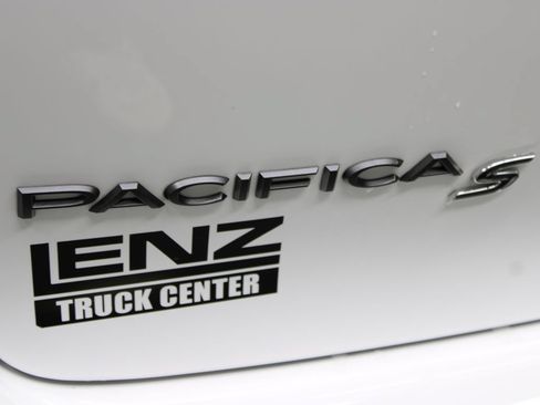 Used 2024 Chrysler Pacifica Touring-L w/ S Appearance Package AWD/4WD image 55