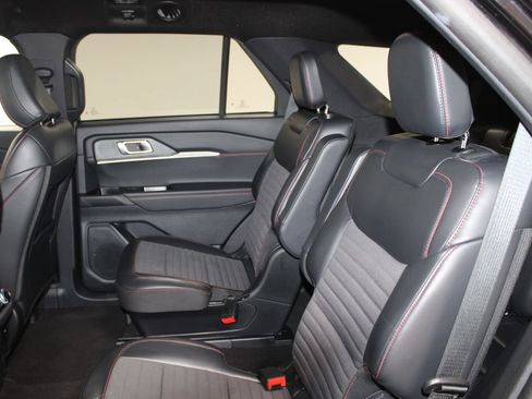 Used 2025 Ford Explorer ST-Line AWD/4WD image 18