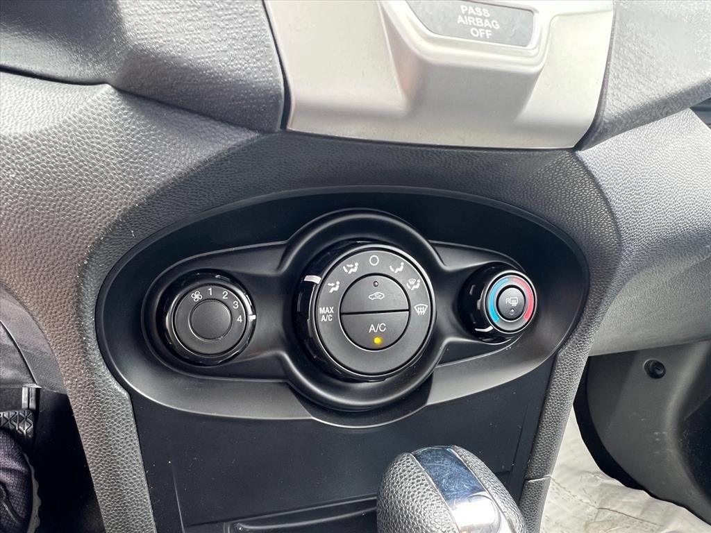 Used 2013 Ford Fiesta SE FWD image 26