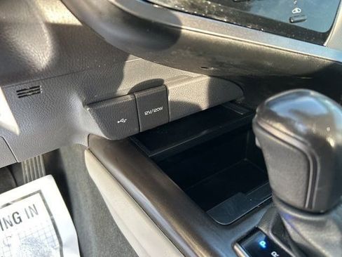 Used 2022 Toyota Camry SE image 27