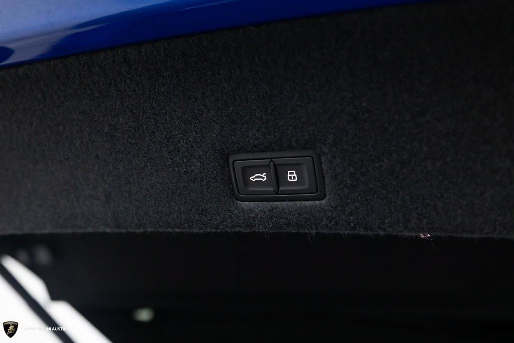 Used 2024 Lamborghini Urus Performante AWD/4WD image 13