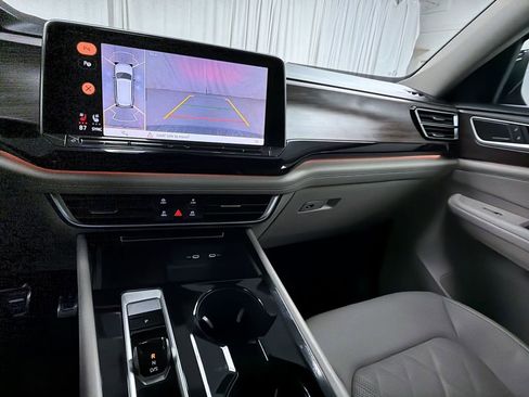 Used 2024 Volkswagen Atlas SEL Premium R-Line image 8