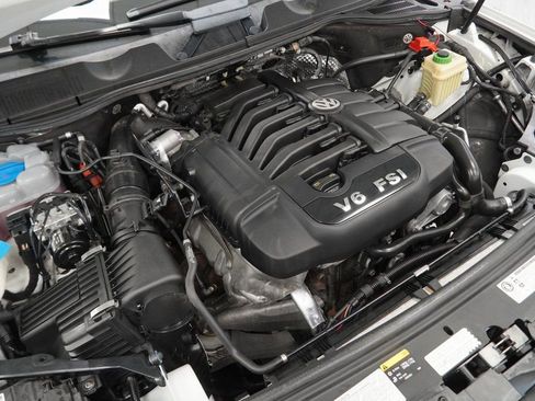 Used 2016 Volkswagen Touareg VR6 image 52