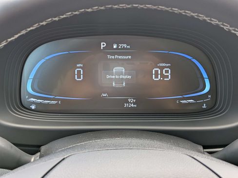 Certified 2024 Hyundai Venue Limited FWD image 27