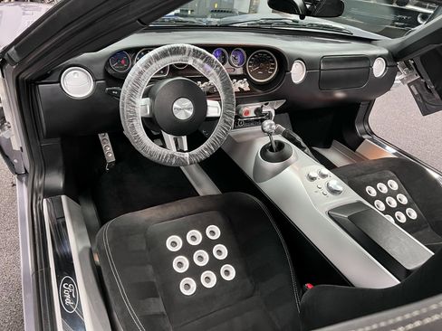 Used 2006 Ford GT RWD image 32