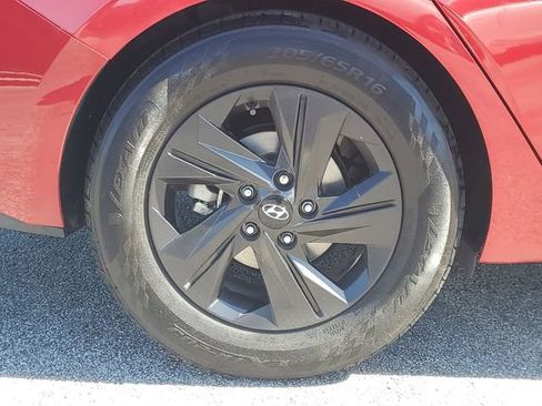 Used 2021 Hyundai Elantra SEL image 6