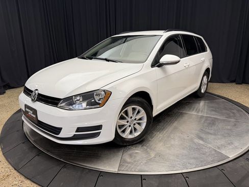 Used 2015 Volkswagen Golf S image 2