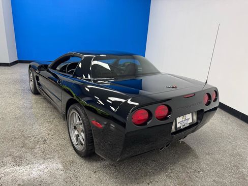 Used 2004 Chevrolet Corvette Z06 w/ Memory Package RWD image 11