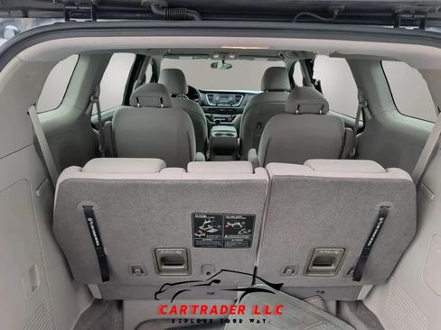 Used 2016 Kia Sedona L FWD image 16