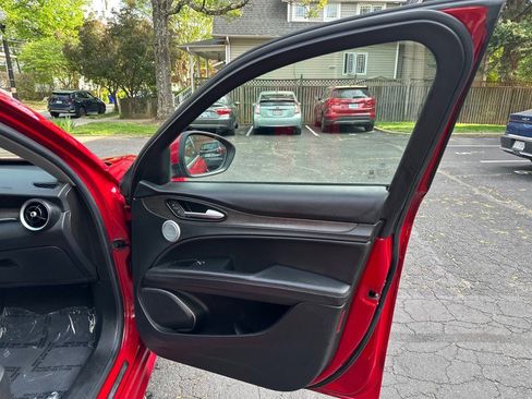 Used 2020 Alfa Romeo Stelvio Ti w/ Active Blind Spot Package AWD/4WD image 15