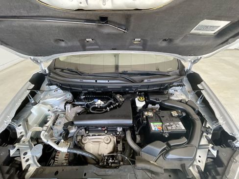 Used 2017 Nissan Rogue SV AWD/4WD image 24