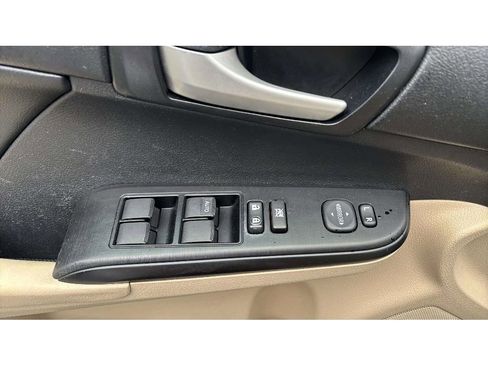 Used 2013 Toyota Camry LE FWD image 18