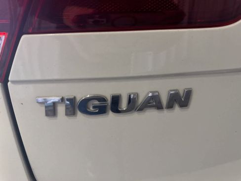 Used 2018 Volkswagen Tiguan S image 11