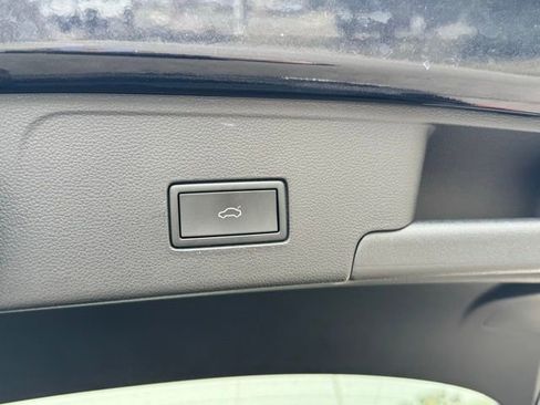 Used 2022 Volkswagen Atlas Cross Sport SEL R-Line AWD/4WD image 42