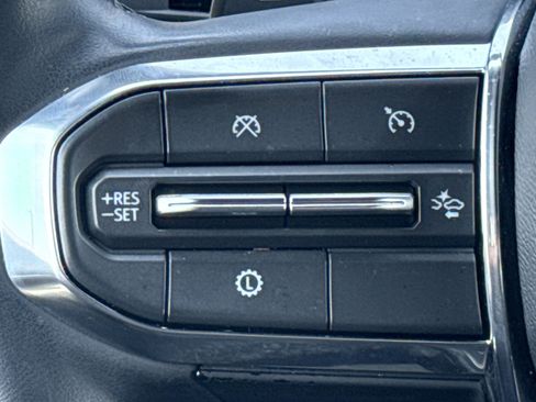 Used 2025 GMC Acadia Elevation FWD image 18