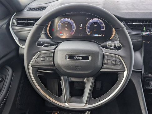 New 2025 Jeep Grand Cherokee Altitude image 16