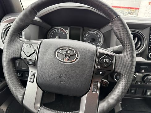 Used 2023 Toyota Tacoma TRD Off-Road image 14