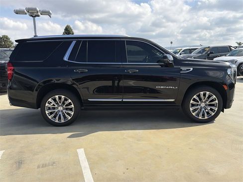 Used 2021 GMC Yukon Denali w/ Denali Premium Package image 6