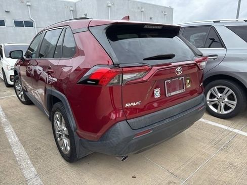 Used 2020 Toyota RAV4 XLE Premium FWD image 2