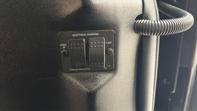 Used 2023 Toyota Sienna XLE FWD image 36