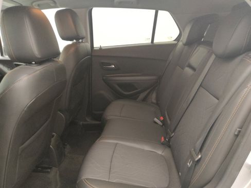 Used 2020 Chevrolet Trax LT w/ LT Convenience Package AWD/4WD image 18