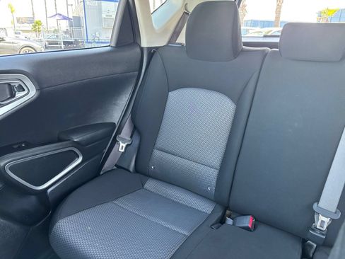Used 2025 Kia Soul LX w/ LX Technology Package FWD image 37