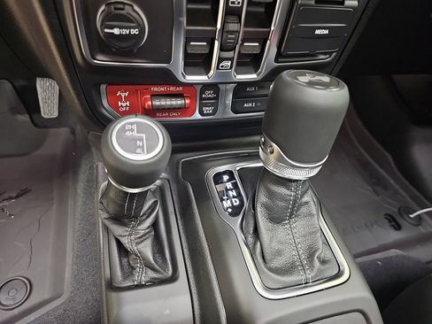 New 2026 Jeep Wrangler Unlimited Rubicon w/ Steel Bumper Group image 25