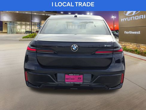 Used 2023 BMW 740i w/ Executive Package image 8