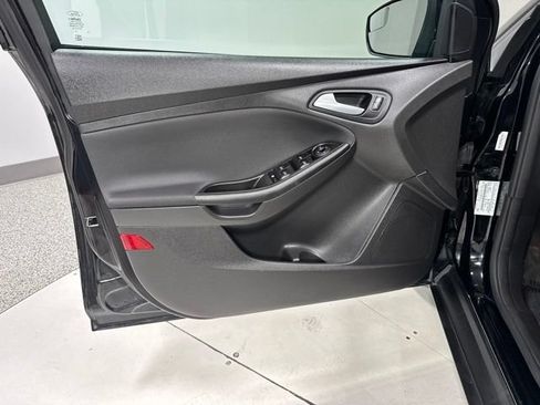 Used 2018 Ford Focus SE FWD image 8
