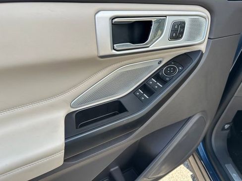 Used 2020 Ford Explorer Platinum w/ Premium Technology Package AWD/4WD image 25
