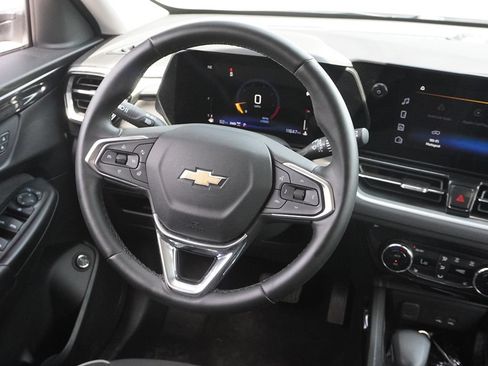Used 2025 Chevrolet TrailBlazer LT w/ Convenience Package AWD/4WD image 25