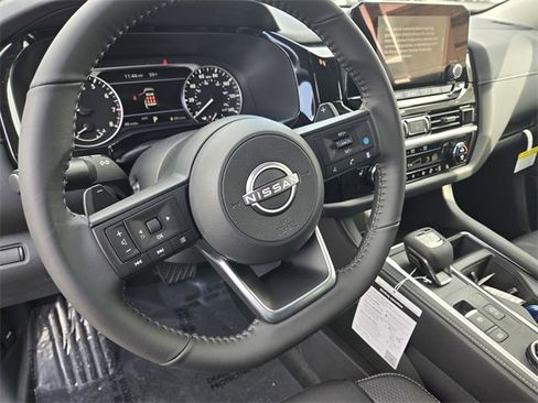 New 2025 Nissan Pathfinder SV image 6