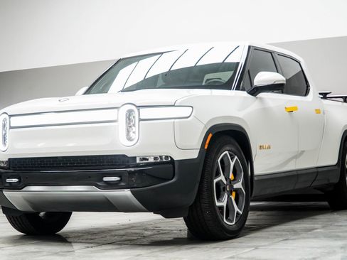 Used 2022 Rivian R1T Adventure image 9