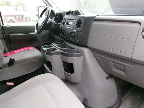 Used 2015 Ford E-350 and Econoline 350 Super Duty image 17