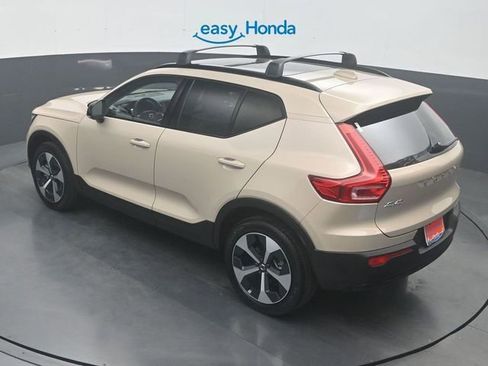 Used 2026 Volvo XC40 B4 Plus image 23